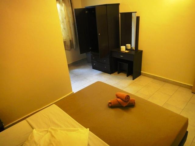 Eight Mentigi Guesthouse Cameron Highlands Room photo
