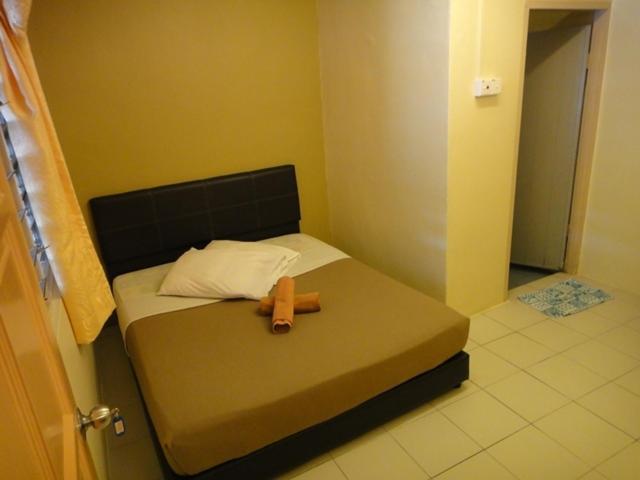 Eight Mentigi Guesthouse Cameron Highlands Room photo