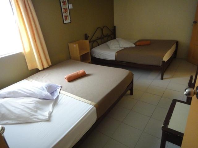 Eight Mentigi Guesthouse Cameron Highlands Room photo
