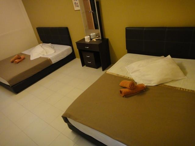 Eight Mentigi Guesthouse Cameron Highlands Room photo
