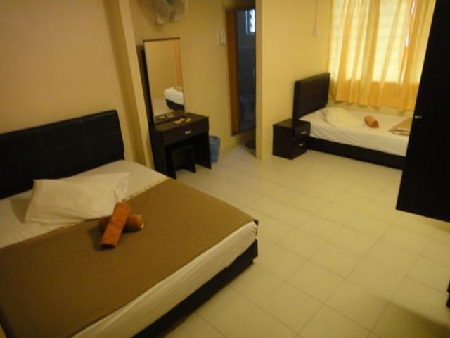 Eight Mentigi Guesthouse Cameron Highlands Room photo