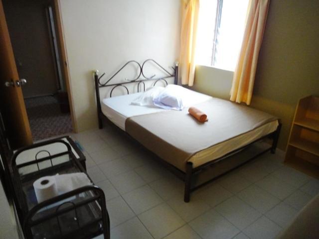 Eight Mentigi Guesthouse Cameron Highlands Room photo