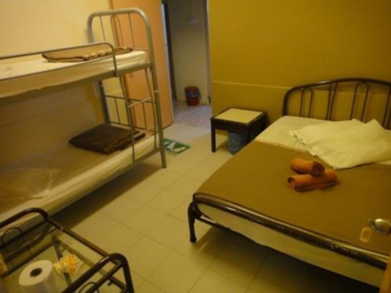 Eight Mentigi Guesthouse Cameron Highlands Exterior photo