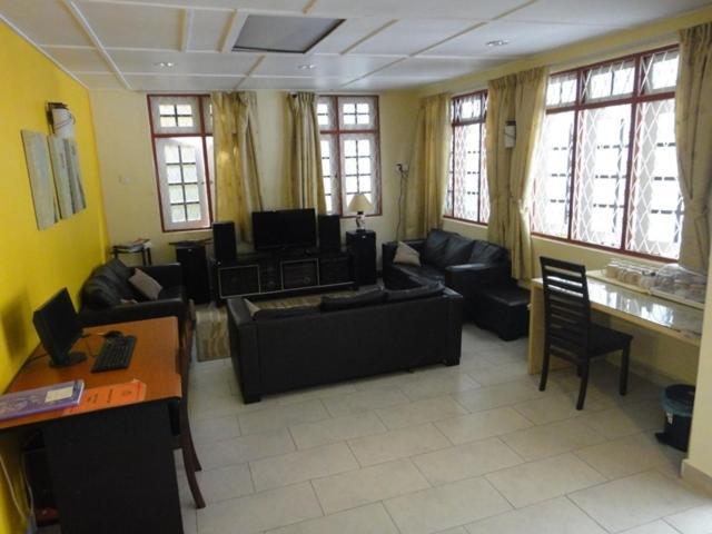 Eight Mentigi Guesthouse Cameron Highlands Exterior photo