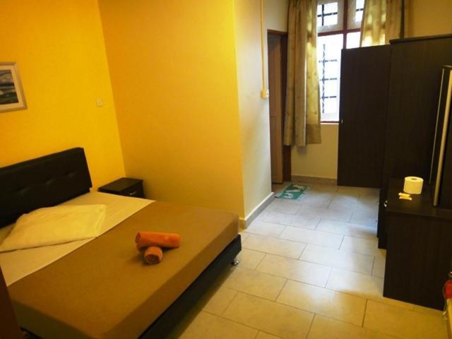 Eight Mentigi Guesthouse Cameron Highlands Exterior photo