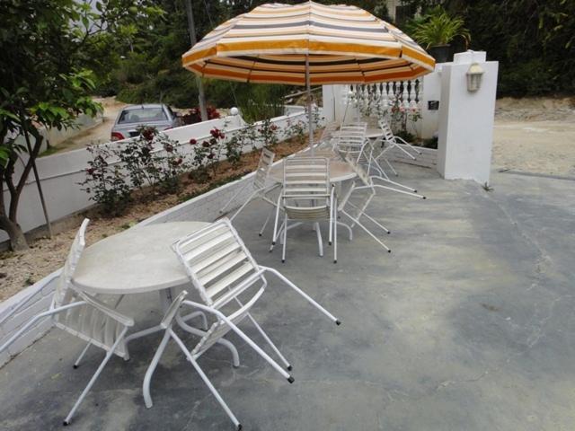 Eight Mentigi Guesthouse Cameron Highlands Exterior photo