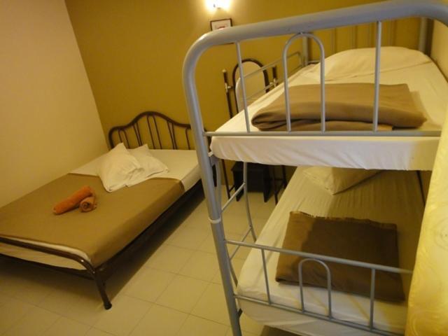 Eight Mentigi Guesthouse Cameron Highlands Exterior photo